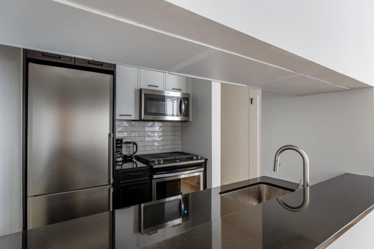 Fidi 1br W Golf Simulator Nr Freedom Tower Nyc-1338 Apartment *